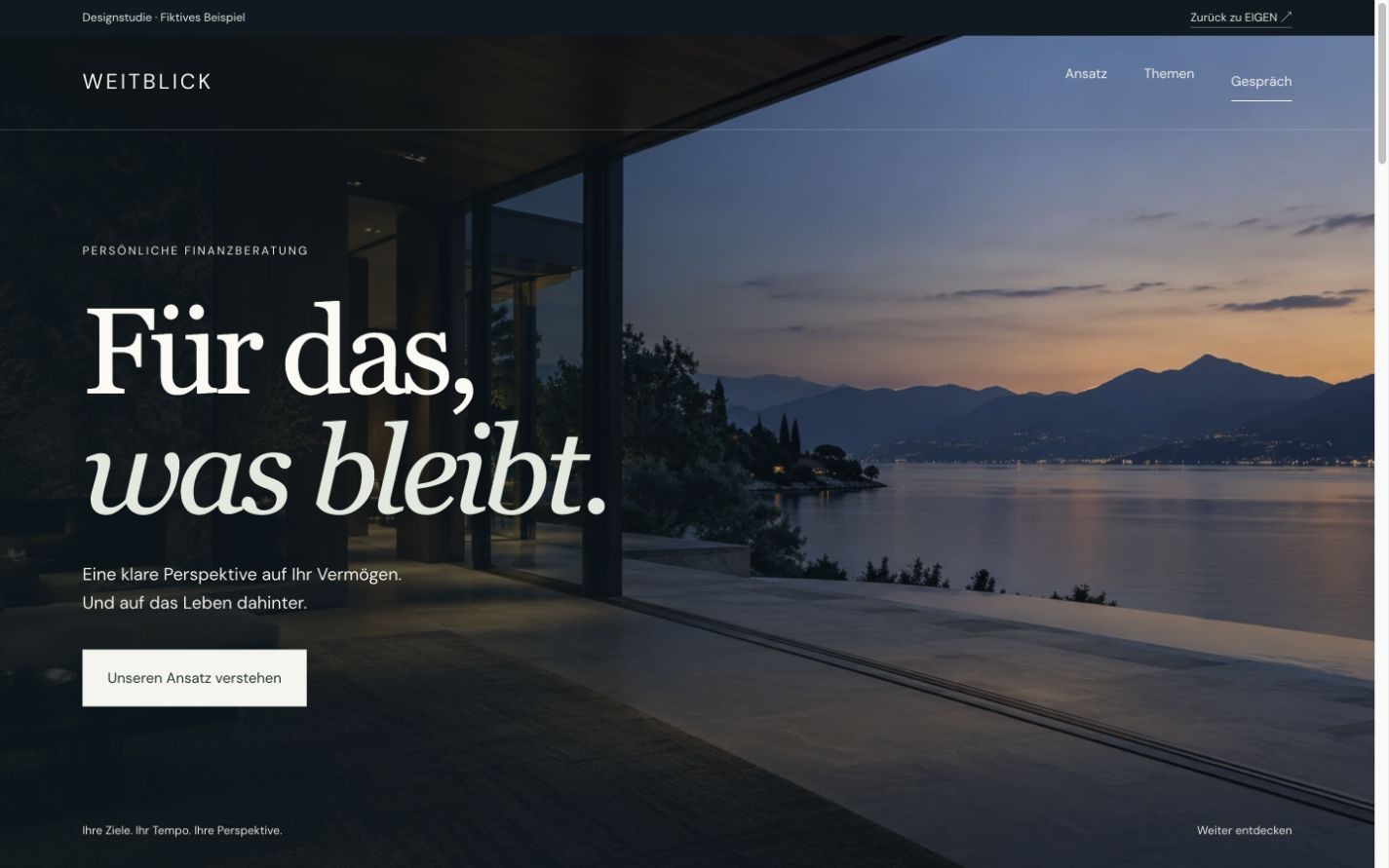 Finanzberatungswebsite mit atmosphärischer Seeansicht und eleganter Serifenschrift